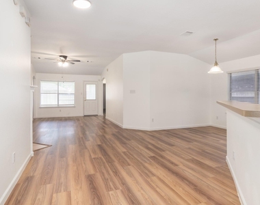 32350 Cross Spring Park Lane - Photo Thumbnail 3