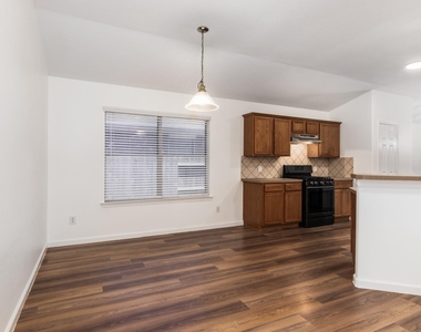 32350 Cross Spring Park Lane - Photo Thumbnail 7