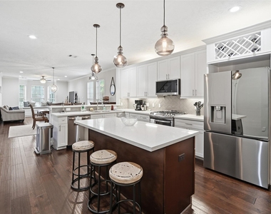 1427 Scharpe Street - Photo Thumbnail 11