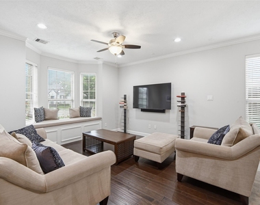 1427 Scharpe Street - Photo Thumbnail 4