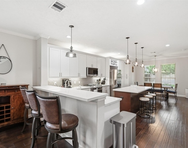 1427 Scharpe Street - Photo Thumbnail 8