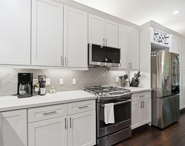 1427 Scharpe Street - Photo Thumbnail 10