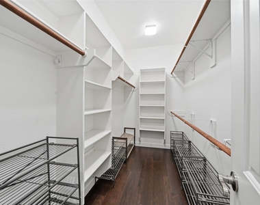 1427 Scharpe Street - Photo Thumbnail 20