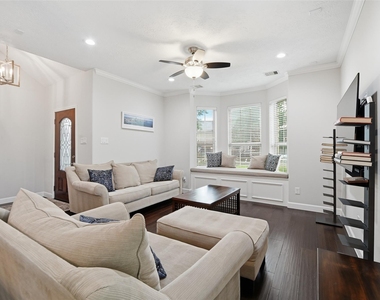 1427 Scharpe Street - Photo Thumbnail 5