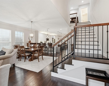1427 Scharpe Street - Photo Thumbnail 3