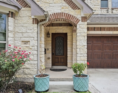 1427 Scharpe Street - Photo Thumbnail 2