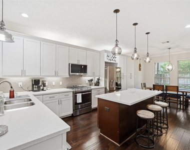 1427 Scharpe Street - Photo Thumbnail 9