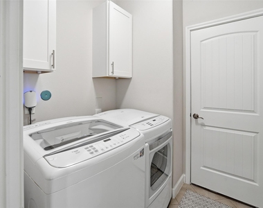 1427 Scharpe Street - Photo Thumbnail 15