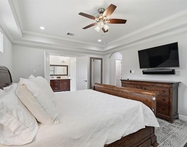 1427 Scharpe Street - Photo Thumbnail 18