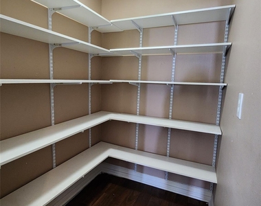 115 Oak Colony Drive - Photo Thumbnail 15