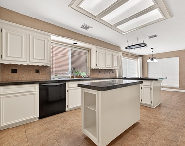4506 Warwick Drive - Photo Thumbnail 9