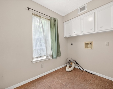 4506 Warwick Drive - Photo Thumbnail 12