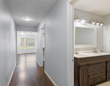 118 E Thornton Road - Photo Thumbnail 15