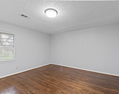 118 E Thornton Road - Photo Thumbnail 8