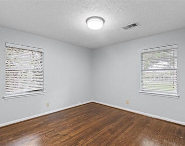 118 E Thornton Road - Photo Thumbnail 9