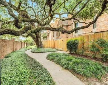 1601 S Shepherd Drive - Photo Thumbnail 2