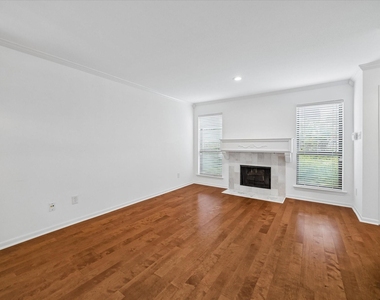 1601 S Shepherd Drive - Photo Thumbnail 7