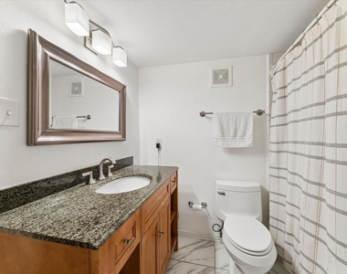 1601 S Shepherd Drive - Photo Thumbnail 11