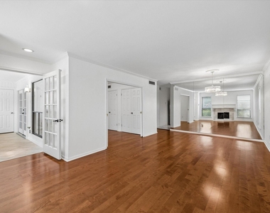 1601 S Shepherd Drive - Photo Thumbnail 9