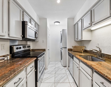 1601 S Shepherd Drive - Photo Thumbnail 10