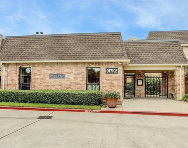 1601 S Shepherd Drive - Photo Thumbnail 1