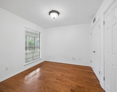 1601 S Shepherd Drive - Photo Thumbnail 4