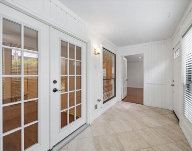 1601 S Shepherd Drive - Photo Thumbnail 6