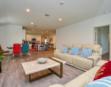 7203 Dawn View Lane - Photo Thumbnail 11