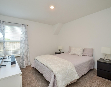 7203 Dawn View Lane - Photo Thumbnail 5