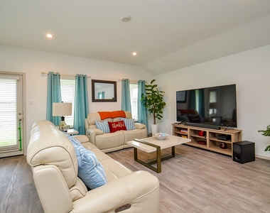 7203 Dawn View Lane - Photo Thumbnail 10