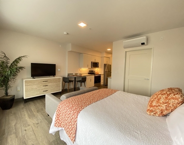 409 Elm - Photo Thumbnail 12