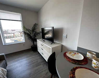 409 Elm - Photo Thumbnail 6