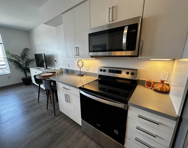 409 Elm - Photo Thumbnail 4