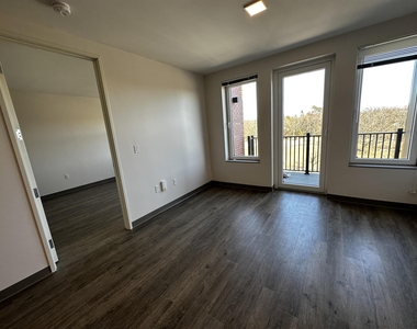 409 Elm - Photo Thumbnail 10