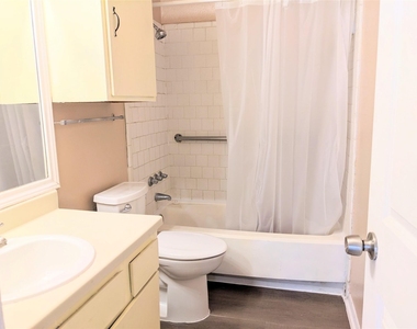 10855 Meadowglen Lane - Photo Thumbnail 7