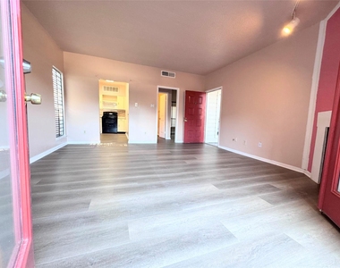 10855 Meadowglen Lane - Photo Thumbnail 3