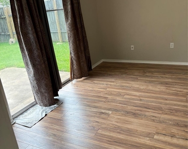 927 Three Forks Drive - Photo Thumbnail 27