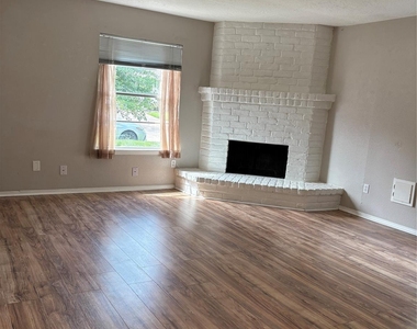 927 Three Forks Drive - Photo Thumbnail 3