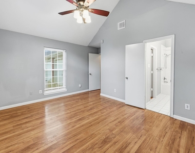 3503 Riverside Drive - Photo Thumbnail 14