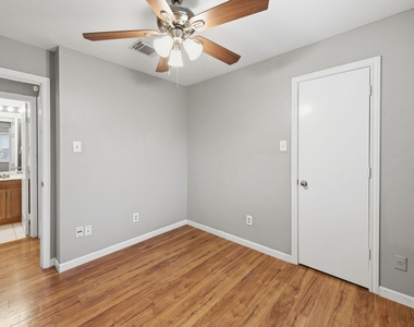 3503 Riverside Drive - Photo Thumbnail 17