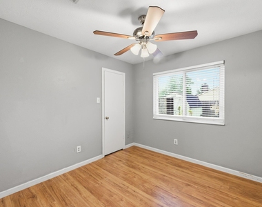 3503 Riverside Drive - Photo Thumbnail 16