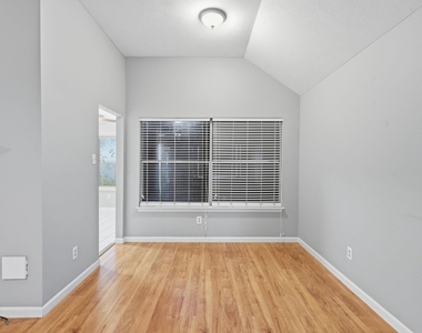 3503 Riverside Drive - Photo Thumbnail 10