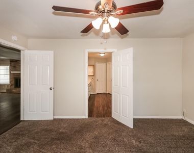 10530 Jaycreek Drive - Photo Thumbnail 7