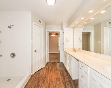 10530 Jaycreek Drive - Photo Thumbnail 12