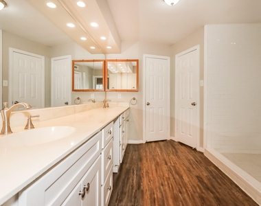 10530 Jaycreek Drive - Photo Thumbnail 13