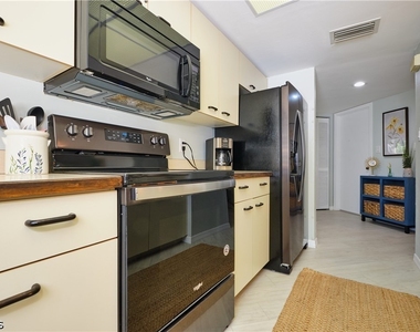 15121 Bagpipe Way - Photo Thumbnail 9