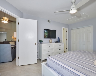 15121 Bagpipe Way - Photo Thumbnail 16