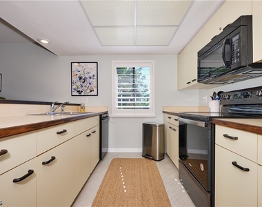 15121 Bagpipe Way - Photo Thumbnail 11