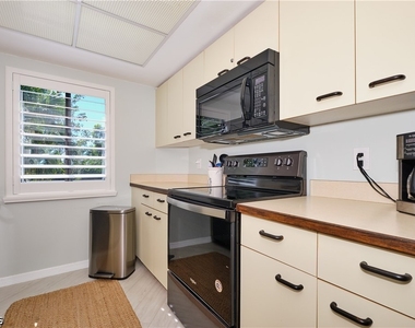15121 Bagpipe Way - Photo Thumbnail 10