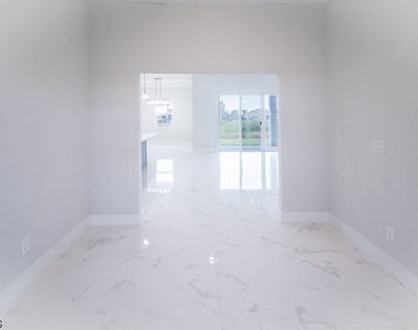 2911 48th Street Sw - Photo Thumbnail 7
